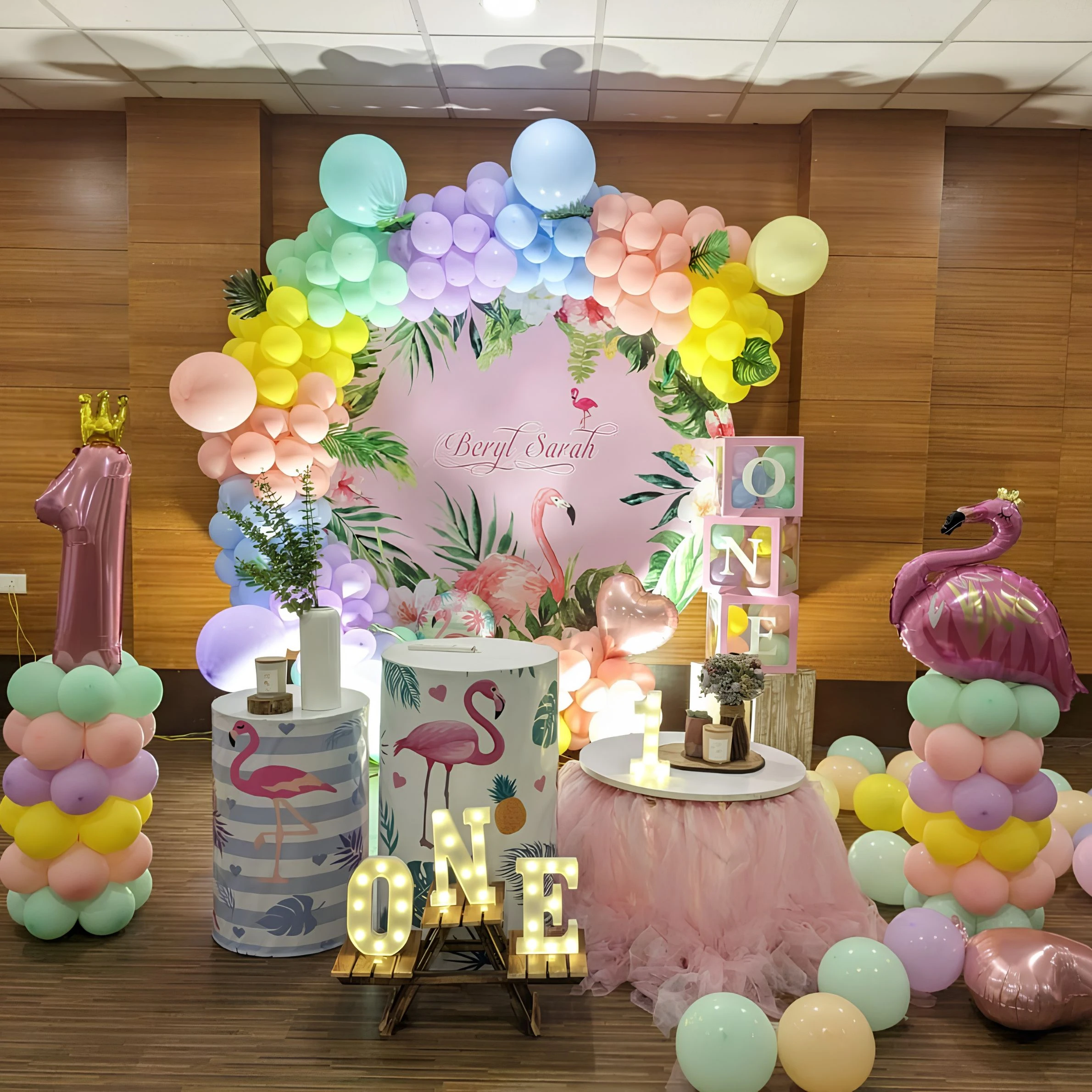 Birthday balloon arrangement detail