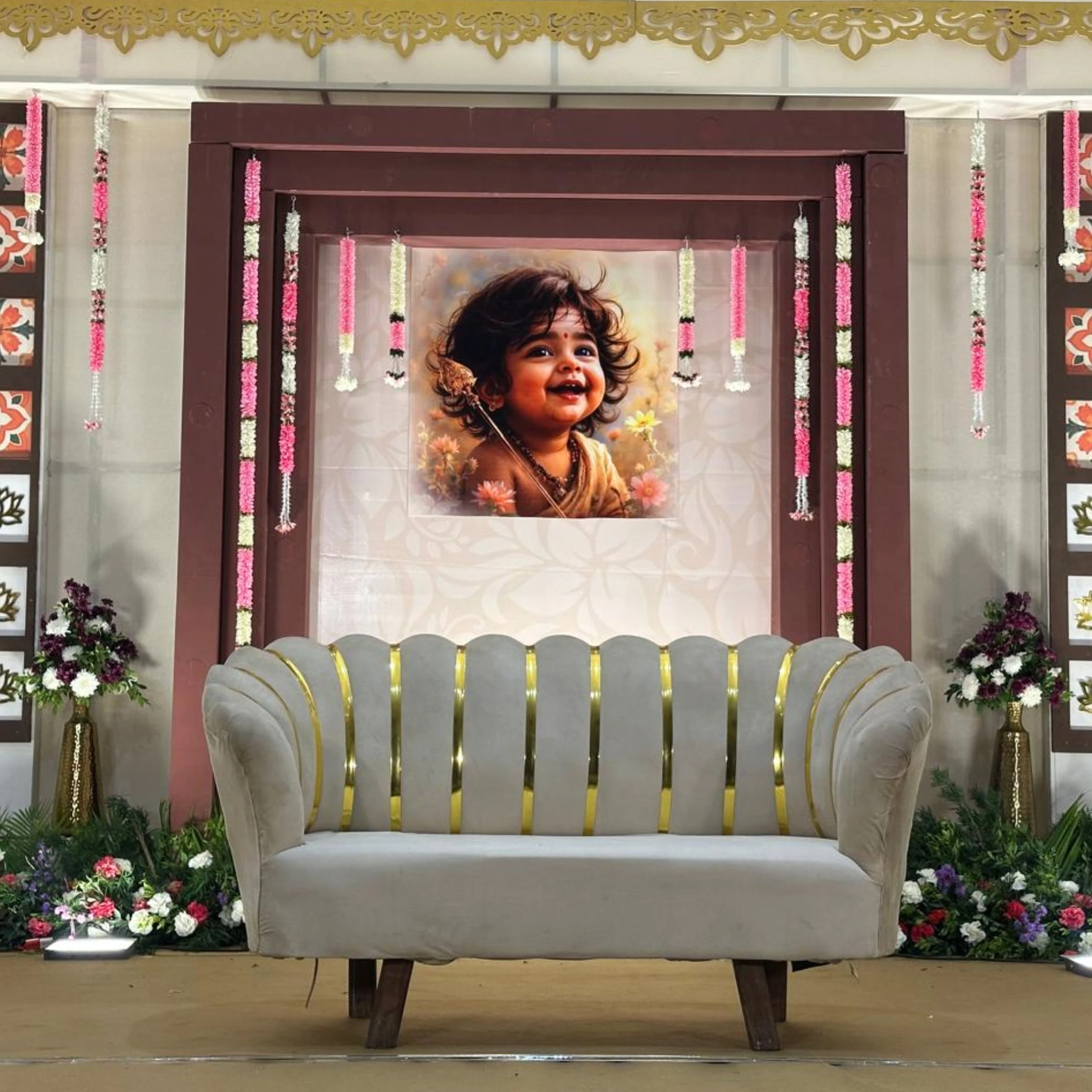 Modern backdrop with gold details
